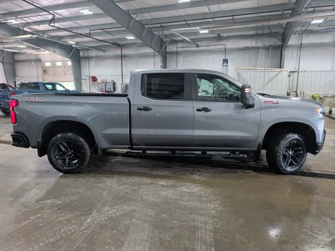 Used 2021 Chevrolet Silverado 1500 LT Trail Boss w/ Convenience Package II AWD/4WD image 2