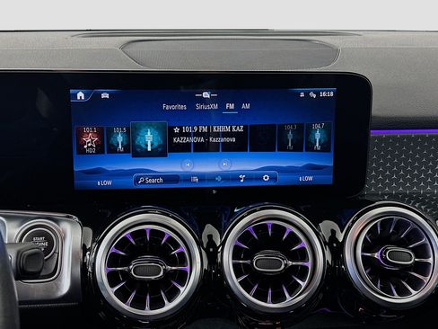 Used 2025 Mercedes-Benz GLB 250 image 21