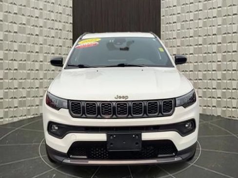 Certified 2025 Jeep Compass Latitude w/ Convenience Group AWD/4WD image 9