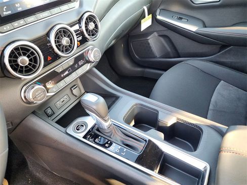 New 2025 Nissan Sentra SR w/ Midnight Edition image 12