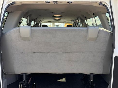 Used 2009 Ford E-350 and Econoline 350 Extended Wagon Super Duty image 35