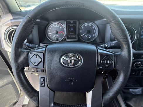 Used 2016 Toyota Tacoma TRD Off-Road w/ Premium & Technology Package image 24