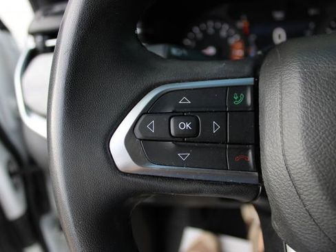 Used 2023 Jeep Compass Latitude AWD/4WD image 5