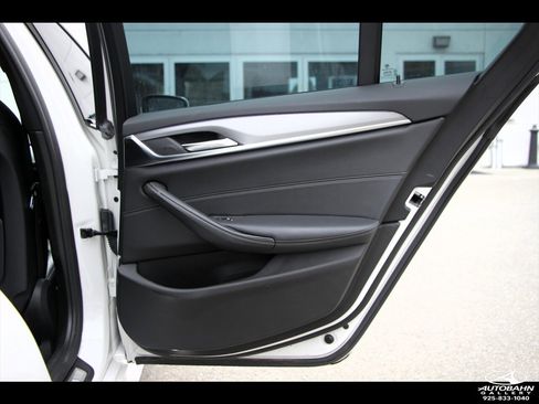 Used 2019 BMW 530e w/ M Sport Package image 35