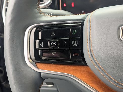 Used 2024 Jeep Grand Wagoneer Series III AWD/4WD image 17