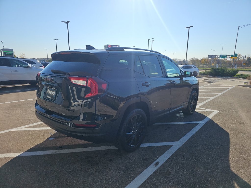 Used 2023 GMC Terrain SLE w/ GMC Pro Grade Package AWD/4WD image 5