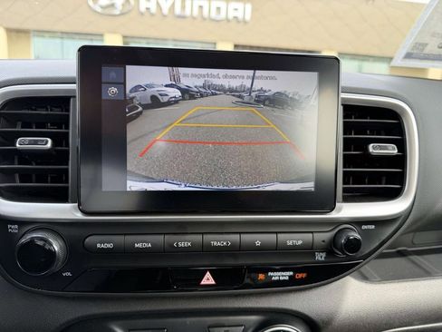 Certified 2025 Hyundai Venue SE image 20