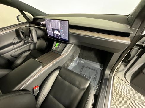 Used 2022 Tesla Model X image 19