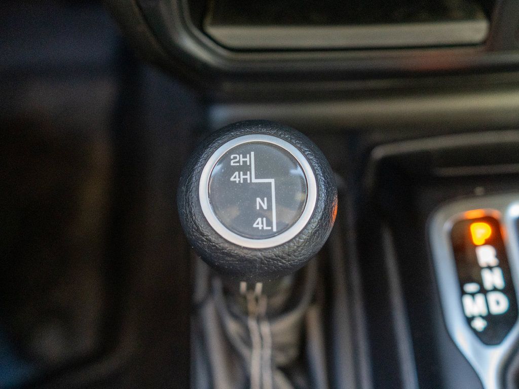Used 2018 Jeep Wrangler Unlimited Sahara AWD/4WD image 25