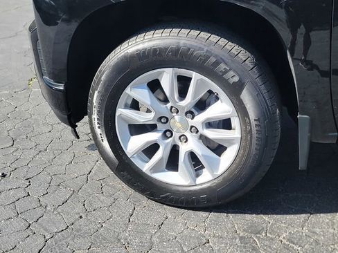 Used 2022 Chevrolet Silverado 1500 Custom w/ LPO, Dark Essentials Package image 5