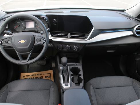 Used 2025 Chevrolet Trax LS w/ LS Convenience Package image 16
