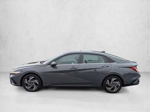 Used 2025 Hyundai Elantra Limited FWD image 8