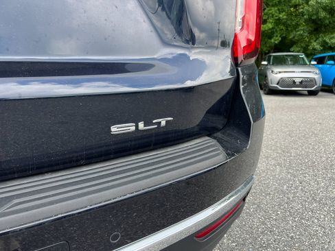 Used 2024 GMC Yukon SLT w/ SLT Luxury Package image 5