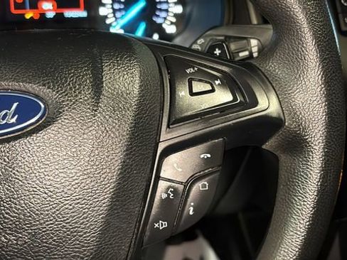 Used 2019 Ford Edge SE image 15