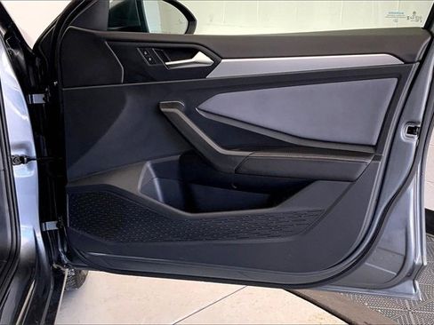 Used 2025 Volkswagen Jetta SE image 24