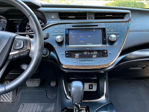 Used 2017 Toyota Avalon Touring FWD image 9