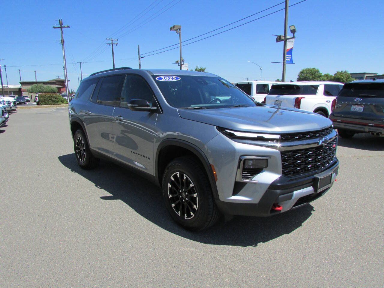 Used 2025 Chevrolet Traverse Z71 AWD/4WD image 2