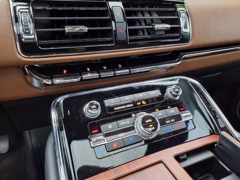 Used 2023 Lincoln Navigator L Reserve image 13