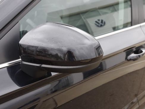 Used 2025 Volkswagen Taos SE w/ Panoramic Sunroof Package AWD/4WD image 10