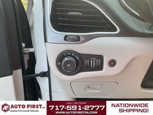 Used 2019 Jeep Cherokee Limited w/ Technology Group FWD image 22