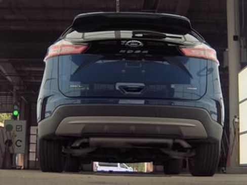 Used 2024 Ford Edge SEL w/ Convenience Package AWD/4WD image 7