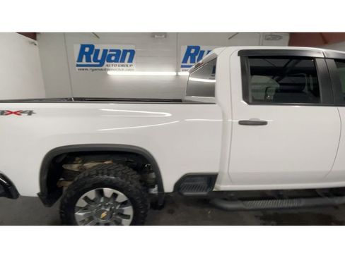 Used 2023 Chevrolet Silverado 2500 Custom w/ Custom Value Package image 9