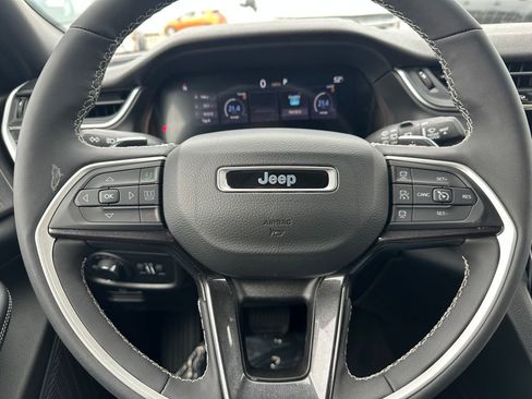 Used 2023 Jeep Grand Cherokee L Laredo AWD/4WD image 33