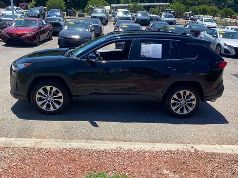 Used 2021 Toyota RAV4 XLE Premium FWD image 4
