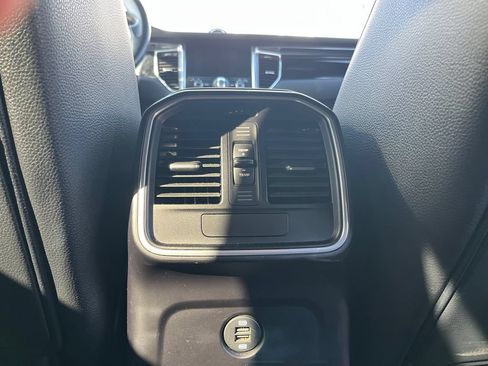 Used 2018 Porsche Macan AWD/4WD image 28