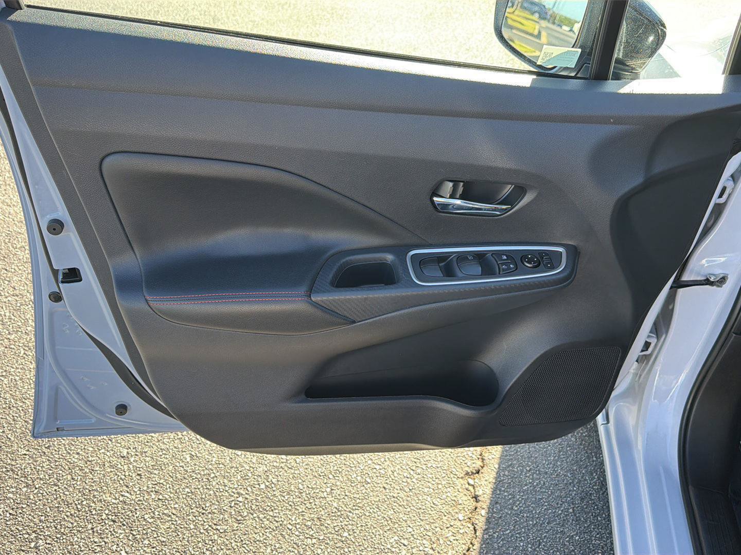 Used 2025 Nissan Versa SR FWD image 15