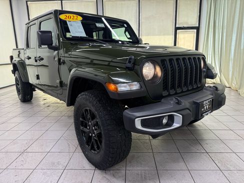 Used 2022 Jeep Gladiator Sport AWD/4WD image 2