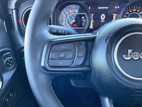 Used 2025 Jeep Wrangler Unlimited Rubicon AWD/4WD image 22