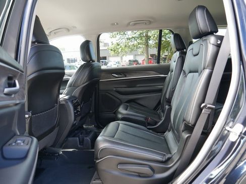 Used 2024 Jeep Grand Cherokee L Limited w/ Black Appearance Package image 14