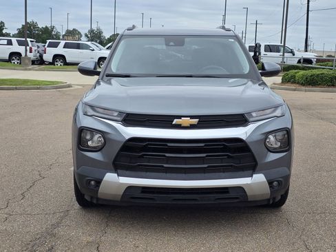 Used 2021 Chevrolet TrailBlazer LT w/ Convenience Package FWD image 2