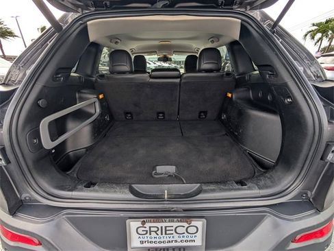 Used 2018 Jeep Cherokee Limited w/ Luxury Group image 10