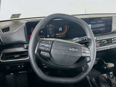Used 2025 Kia K4 LXS image 18