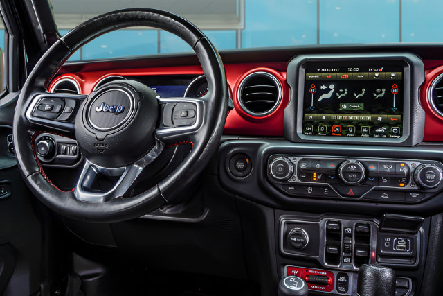 Used 2022 Jeep Wrangler Unlimited Rubicon w/ Cold Weather Group AWD/4WD image 13
