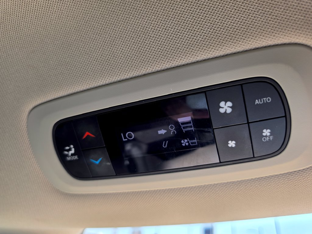 Used 2023 Chrysler Pacifica Touring-L FWD image 18