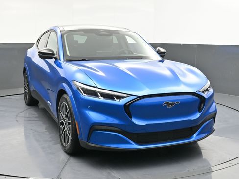 Used 2025 Ford Mustang Mach-E Premium image 2