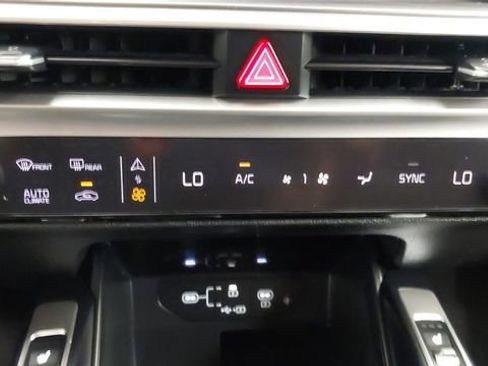 Used 2024 Kia Sorento S image 22