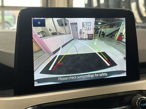 Used 2022 Ford Escape SE w/ SE Sport Appearance Package image 27