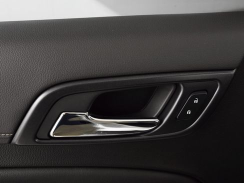 Used 2020 Chevrolet Suburban Premier image 31