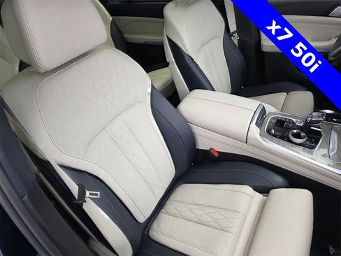 Used 2022 BMW X7 M50i w/ Dynamic Handling Package image 32