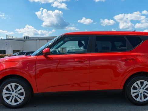 Used 2023 Kia Soul LX image 9