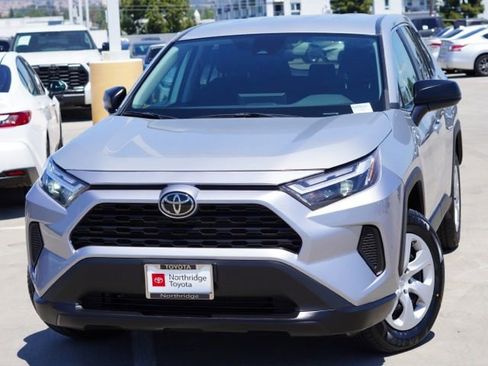 Used 2024 Toyota RAV4 LE AWD/4WD image 4