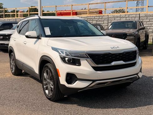 Certified 2023 Kia Seltos S w/ Navigation Package FWD image 7