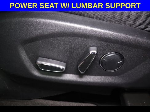 Used 2016 Ford Explorer XLT FWD image 3