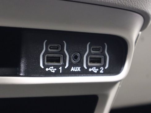 Used 2024 Chrysler Pacifica Touring-L FWD image 24