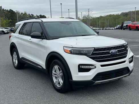 Used 2023 Ford Explorer XLT w/ Equipment Group 202A image 3