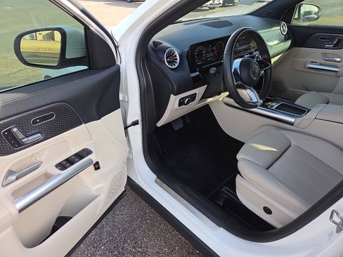 Used 2024 Mercedes-Benz GLA 250 image 11